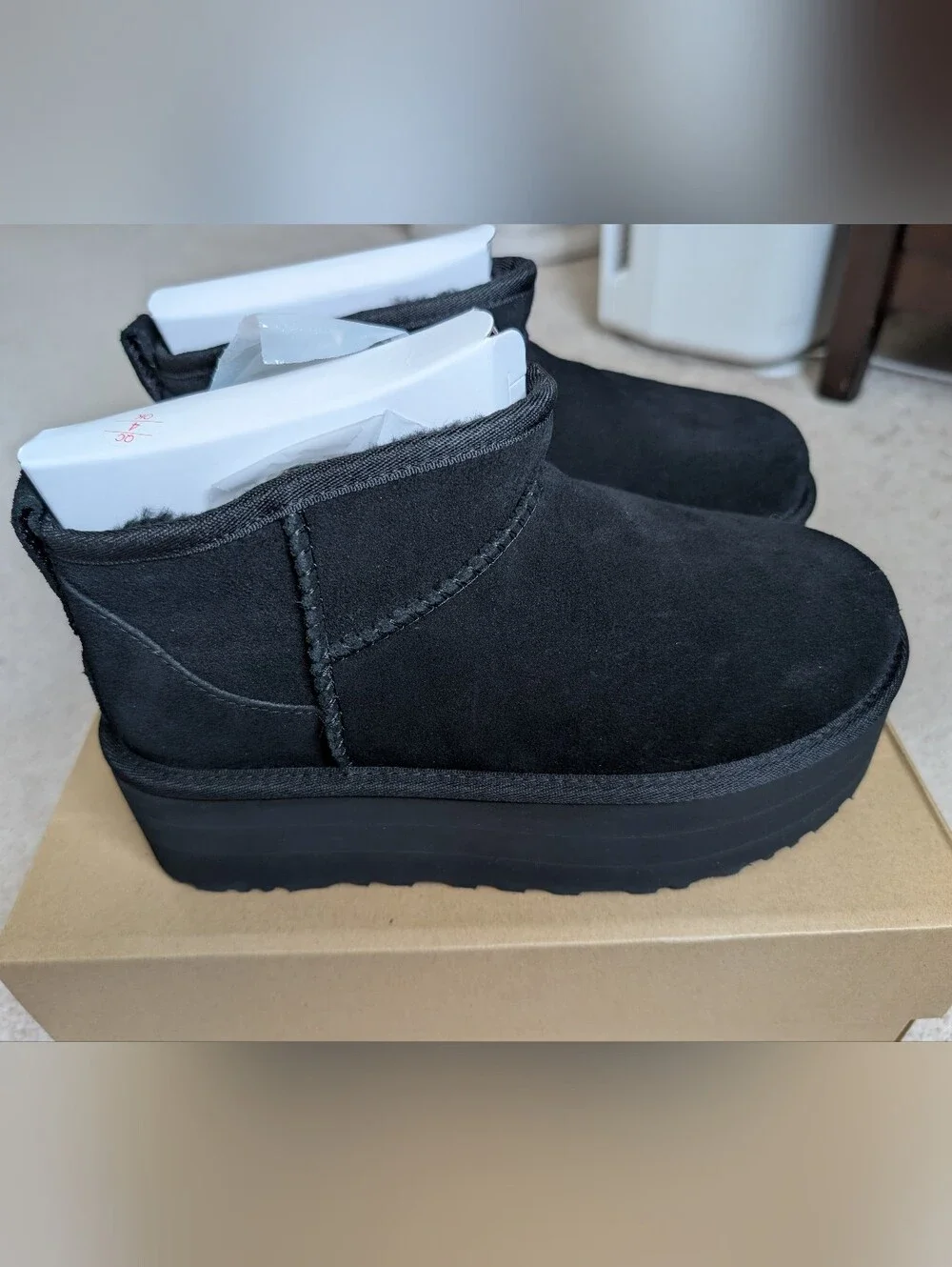 NWT Ugg Classic Ultra Mini Platform Boots, Black, Size 7